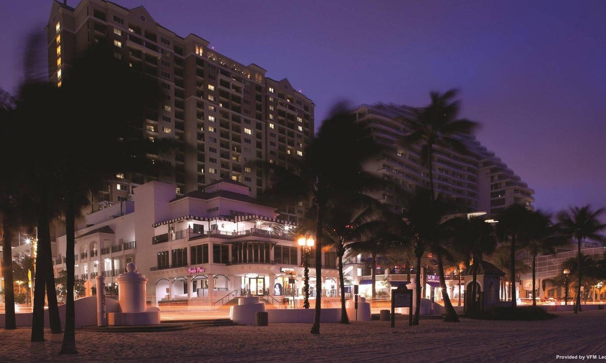 Barrier Island Resort | Marriott's BeachPlace Towers Studio--Walk to the Tortuga Music Festival Event!