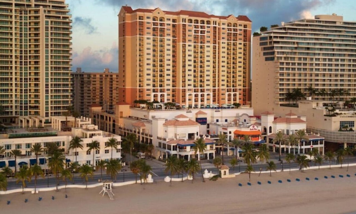 Central Beach Resort | MARRIOTT'S BEACH PLACE TOWERS Studio Sleeps 4