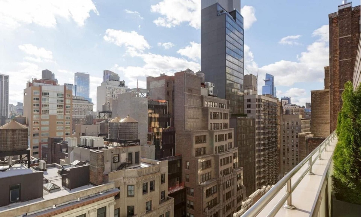Midtown Resort | Marriott's Vacation Club Pulse, NYC King Guest Room (City View)