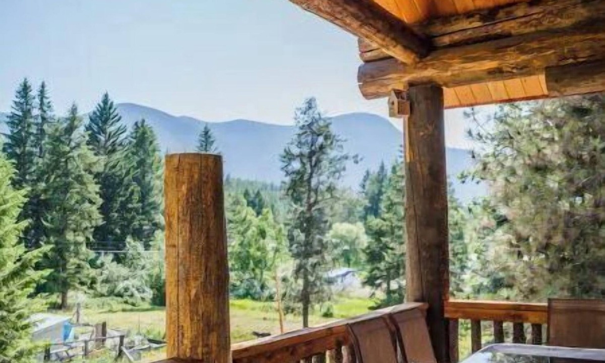 Martin City Cabin | Martin City Log Cabin, just a hop away from Glacier National Park