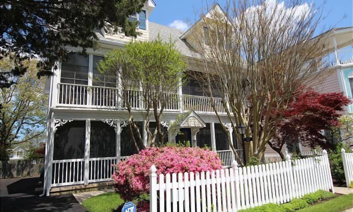 Rehoboth Beach Apartment | Maryland Gardens Unit 17B- Ocean Block Condo in North Rehoboth