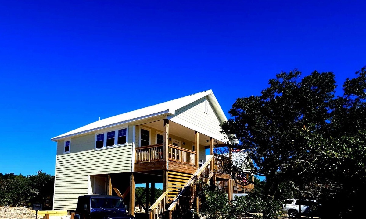 Corolla Cottage | Mellow For Shore-Built in 2023-3.5 Miles off pavement 4WD required-AIR DOWN!