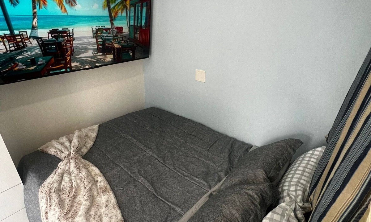 Lake Ridge Apartment | Mermaid Den 5 minutes to beach