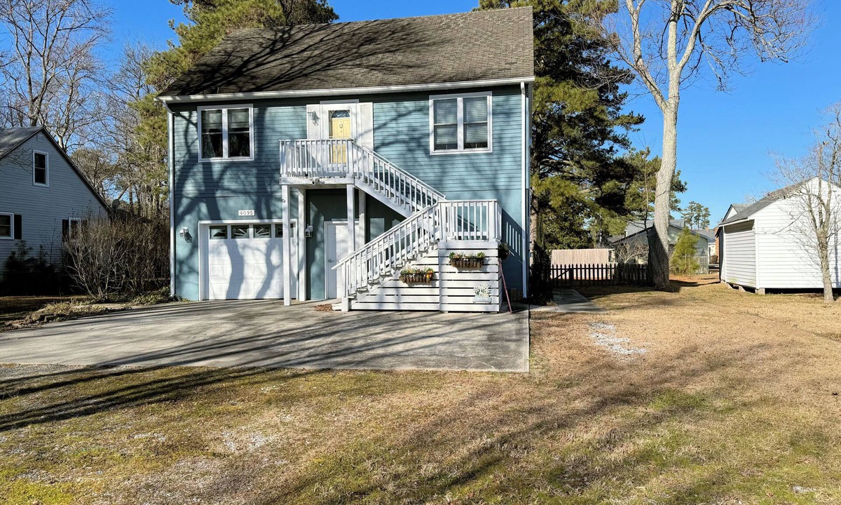 Chincoteague House | Mermaid's Refuge (aka as Blue Sky)- Pet Friendly-Fenced Yard-No Smoking