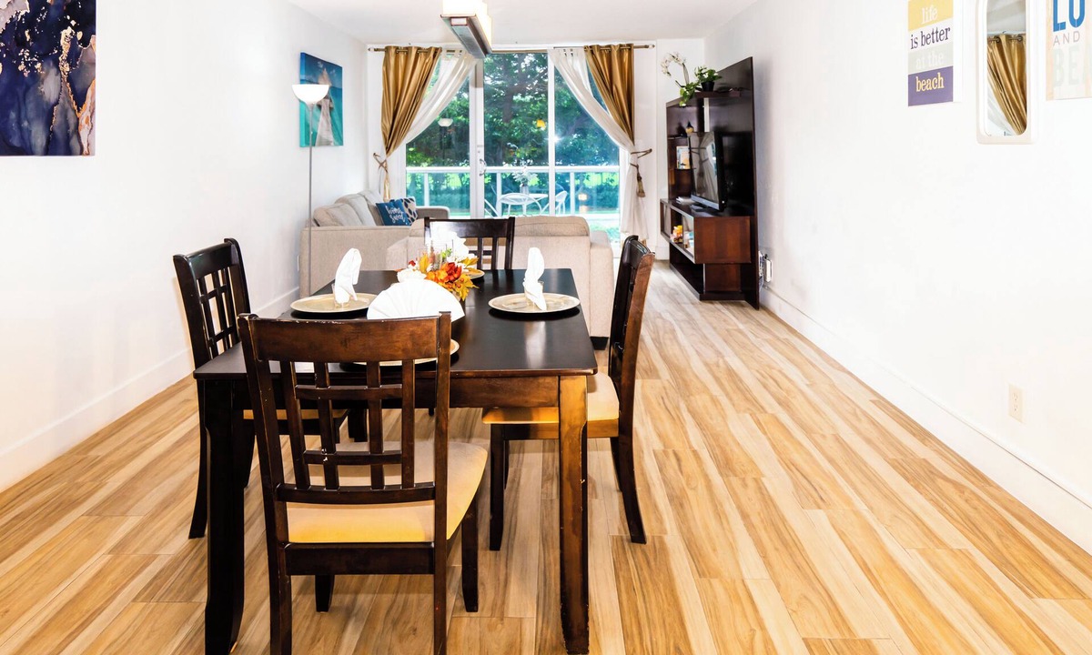 Sunny Isles Beach Apartment | Miami Condo Sleeps 6+ Walk to Beach + FREE Parking Beach, Sun & FUN