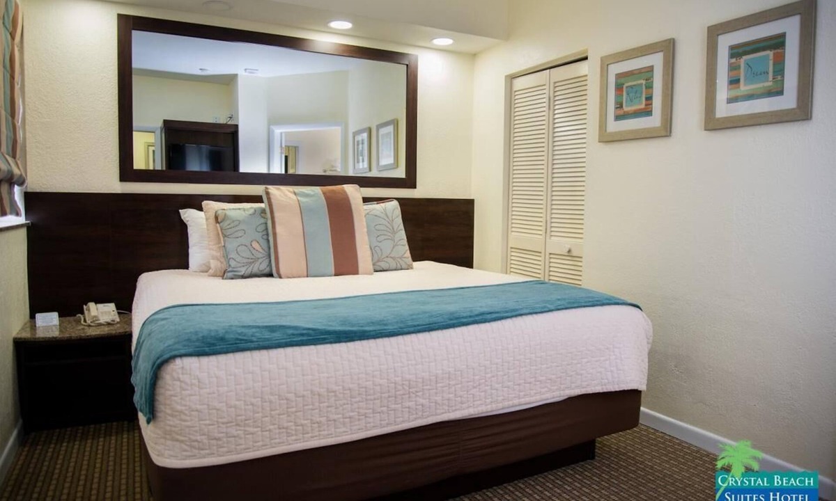 North Beach Hotel | Miami Getaway! Close to Art Deco, Port of Miami, Shopping Center! Pool