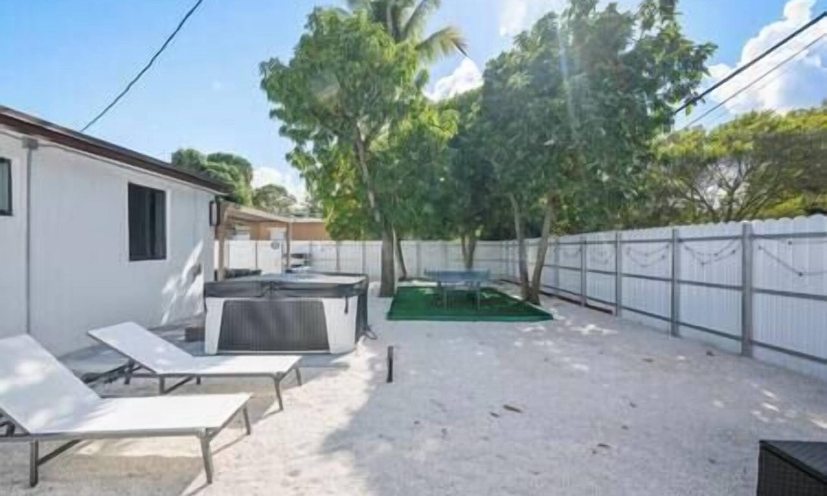 Miami Shores House | Miami Hotel Home + jacuzzi+sauna +barbecue