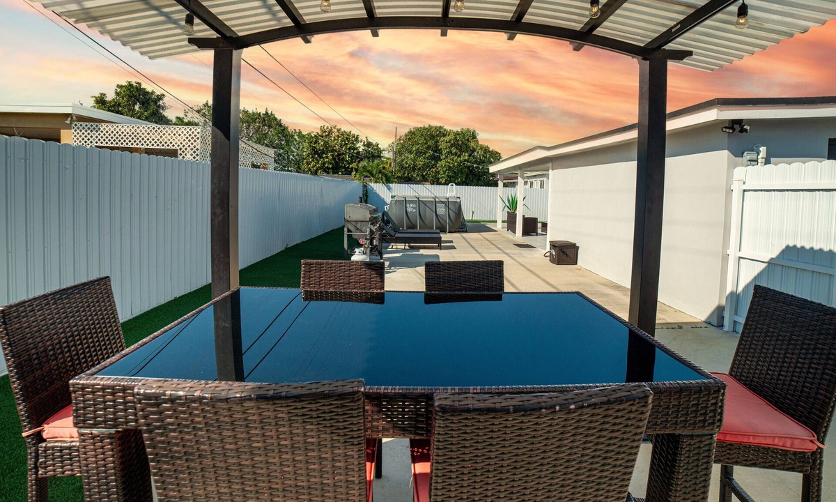 Coral Terrace House | Miami Luxury Retreat/10 Min to MIA Airport/BBQ