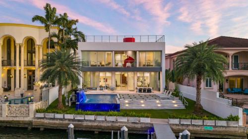 Sunny Isles Beach House | Miami Modern Heated Pool and Dock