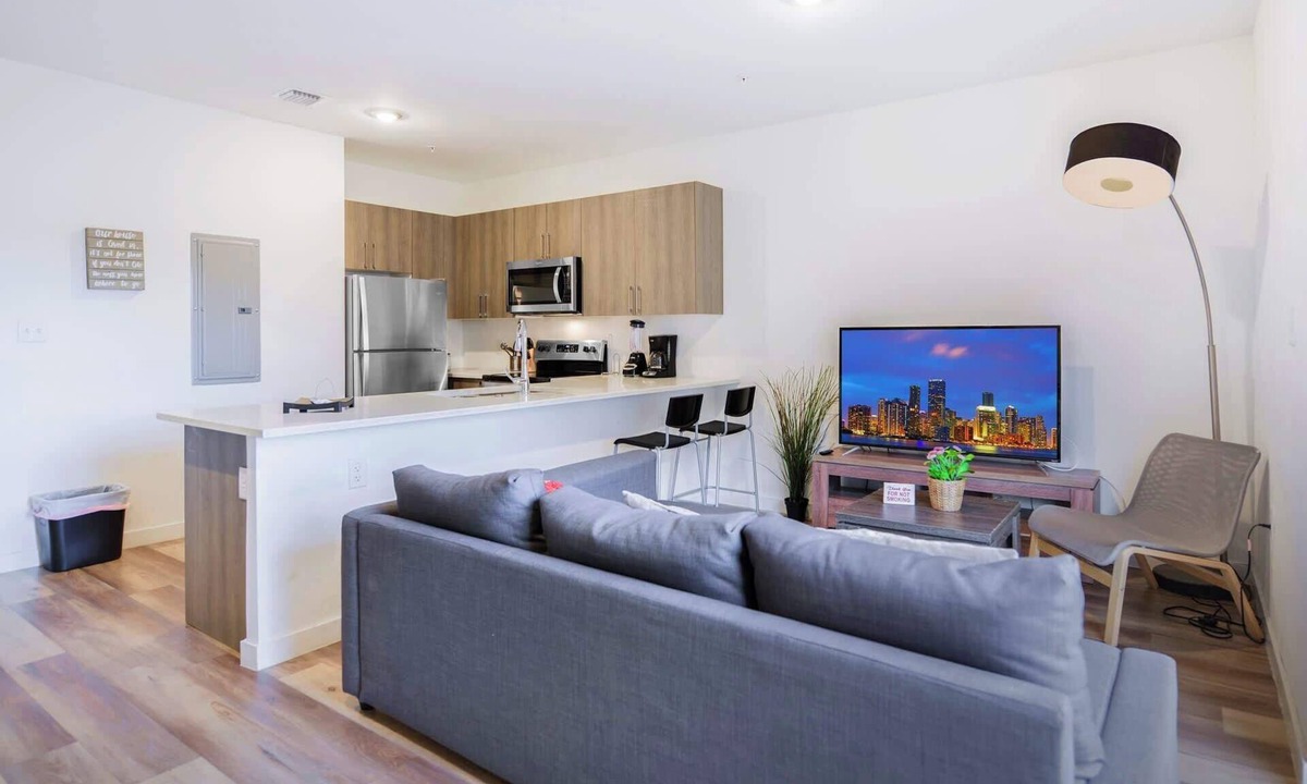 Golden Glades House | Miami Oasis: Townhouse | Free Parking
