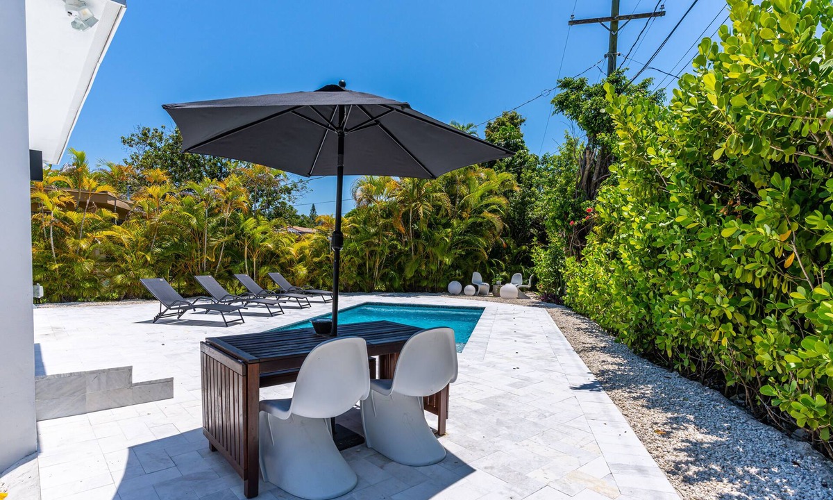 The Roads House | Miami Pool Villa. 5 min drive-> Brickell