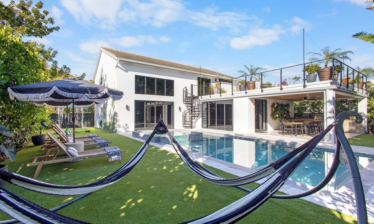 Northeast Miami Villa | Miami Retreat w/Sunset Rooftop, Pool & Game Room