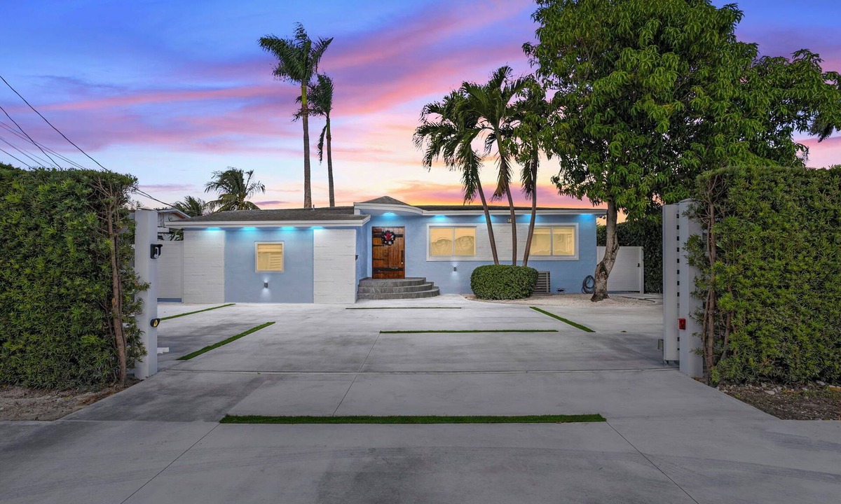 West Little Havana House | MiamiDockJacuzzi | 13ppl |Jacuzzi| NearMIA airport