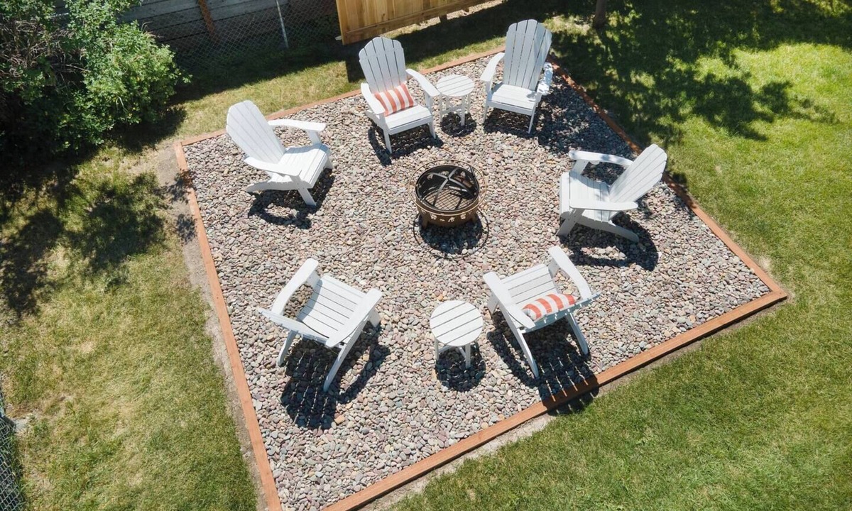 Kalispell House | Mid-Way on 3rd, Sleeps 10, Sauna and Firepit with tow living rooms and fenced back yard
