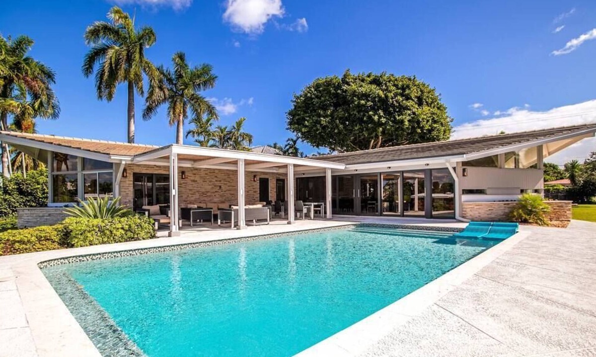 Coral Ridge Villa | Middle River Mod Manor