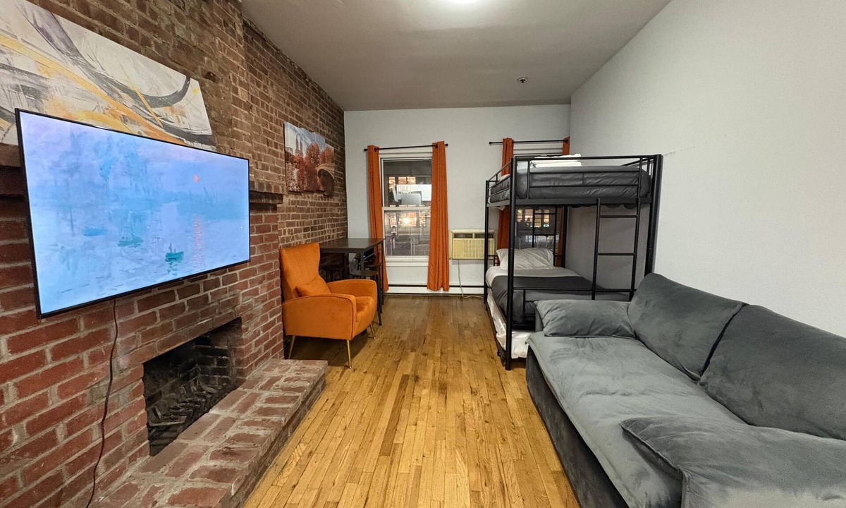 Midtown Apartment | Midtown Manhattan Gem Near Macy’s, Empire State & Subway