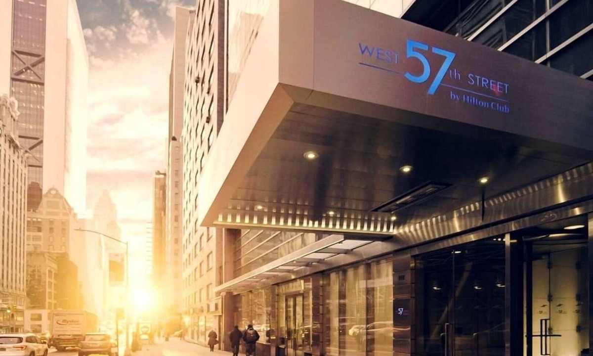Central Park South Resort | Midtown Manhattan Studio Plus – Steps to Central Park & Fifth Ave at Hilton Club