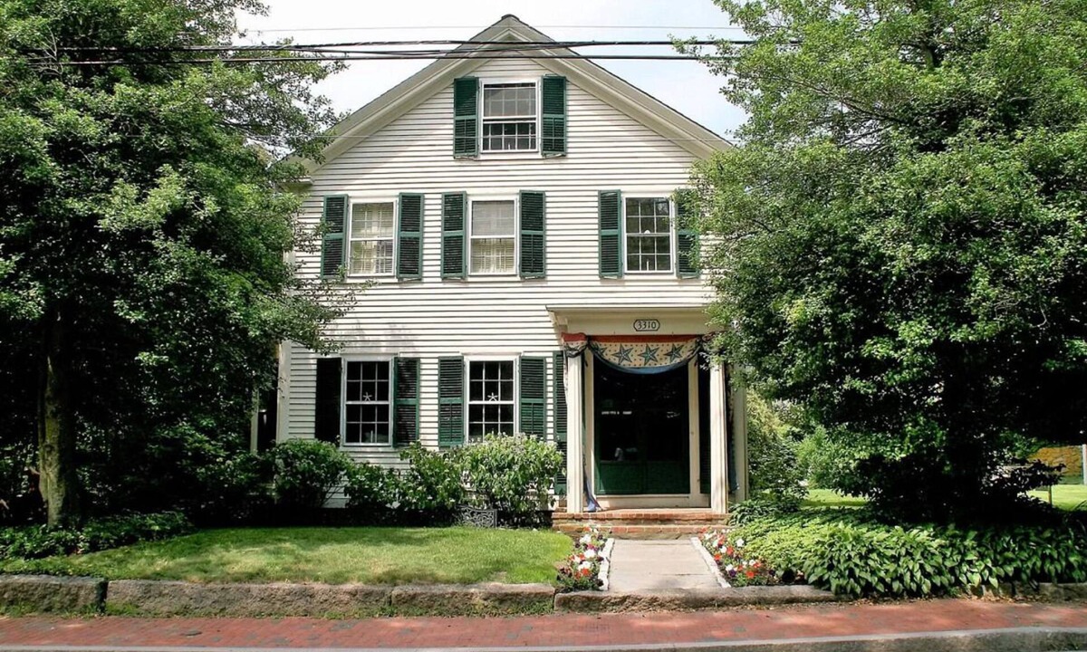 Barnstable House | Mill & Main 3310-Ba Your Summer Retreat Awaits You in Charming Barnstable Village