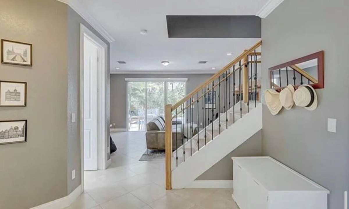 Lake Ridge House | Mins to Las Olas with Pool, Near Beach & Dining