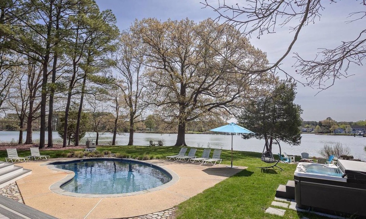 St. Michaels House | Minutes from Downtown St. Michaels | Guest House | Pool | Private Dock