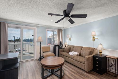 Edray Apartment | ML 343 Ski-InOut Island Kitchen Steps to Ballhooter Sleeps 6