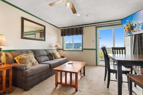 Edray Apartment | ML240 Mountain Views Next to slopes Gated Parking