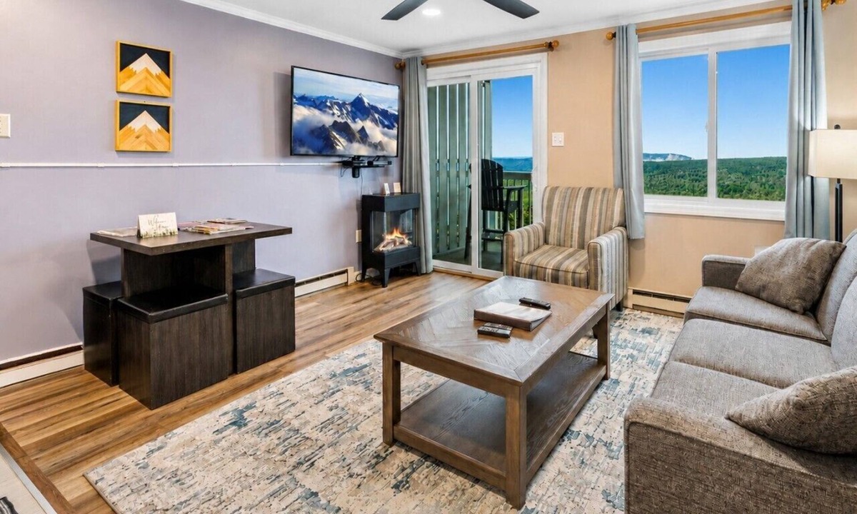 Edray Apartment | ML288 New Deck Great Views EZ Parking WiFi Retreat