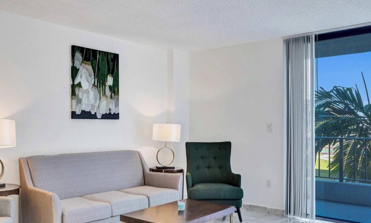 Golden Glades Apartment | Modern 1BR Getaway Near Hard Rock Stadium