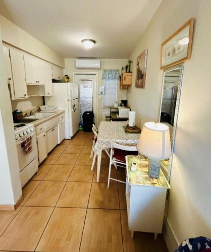 Downtown Hollywood Apartment | Modern 1BR Hollywood Studio - Enjoy Garden & BBQ