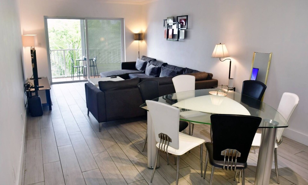 North Miami Beach Apartment | Modern 2-bedroom apartment in North Miami Beach with AC