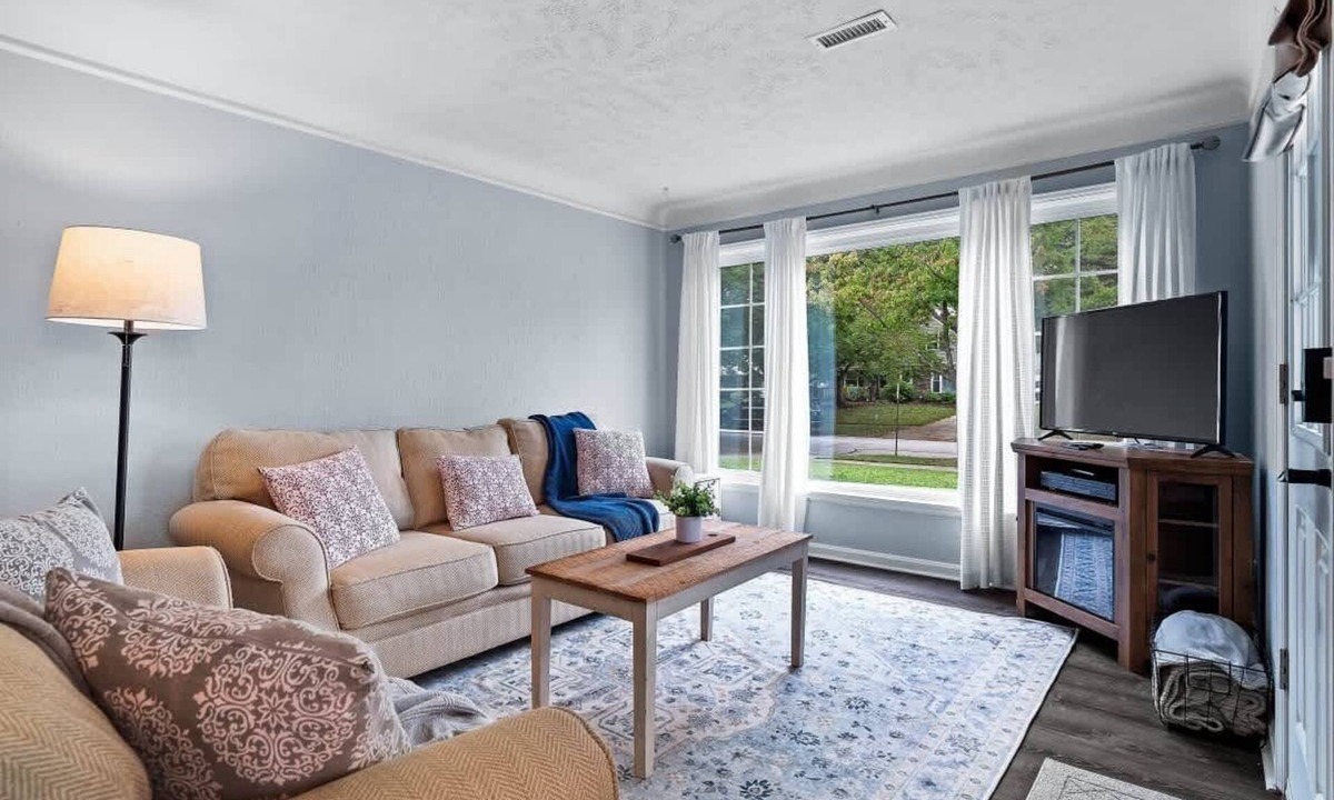 Parma Heights House | Modern 3Bed Home Near CLE With Private Backyard