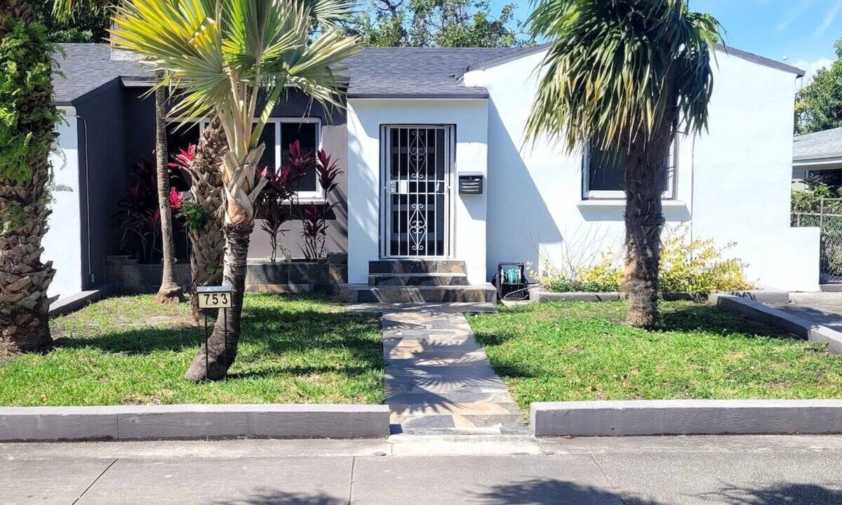 Northeast Miami House | Modern 4BR/2BA Miami Haven