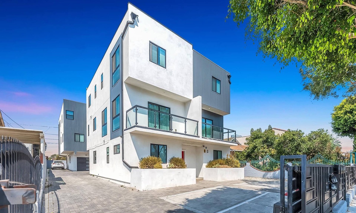 Mid City House | Modern 5BR LA Townhome with Free Parking Fast WiFi