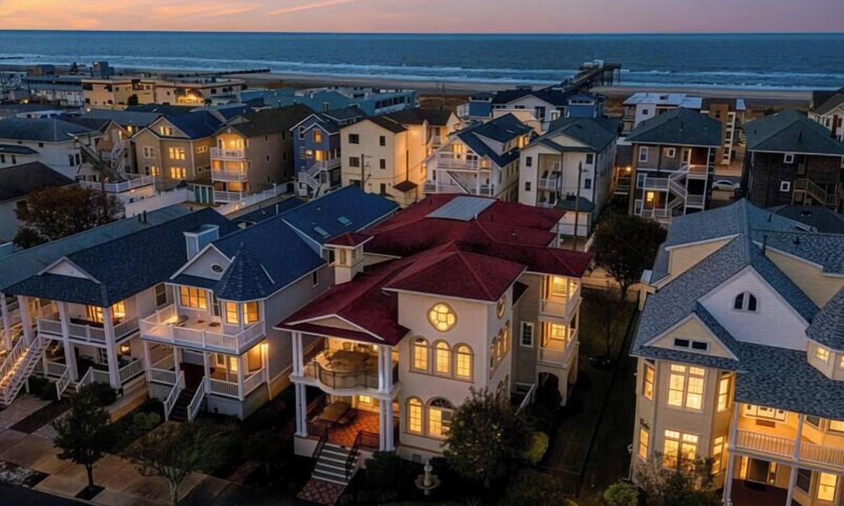 North End Condo | Modern 5BR Shore Escape – Elevator, Cabana Room & Steps to Boardwalk