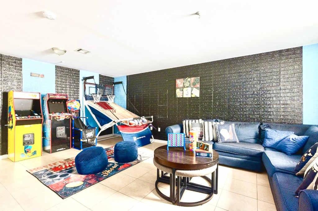 Newark House | Modern 6BR, 5BA Family Home near World Cup Games