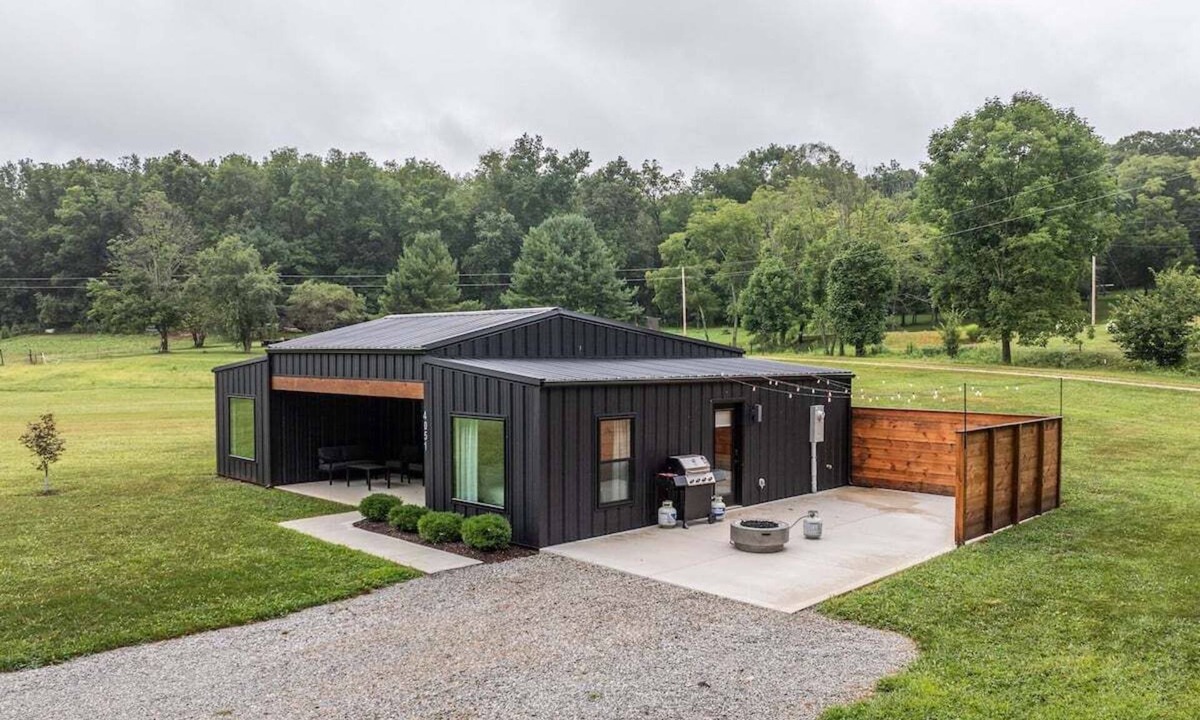 Millersburg House | Modern Amish Country Retreat w/Hot Tub & Spa Bath