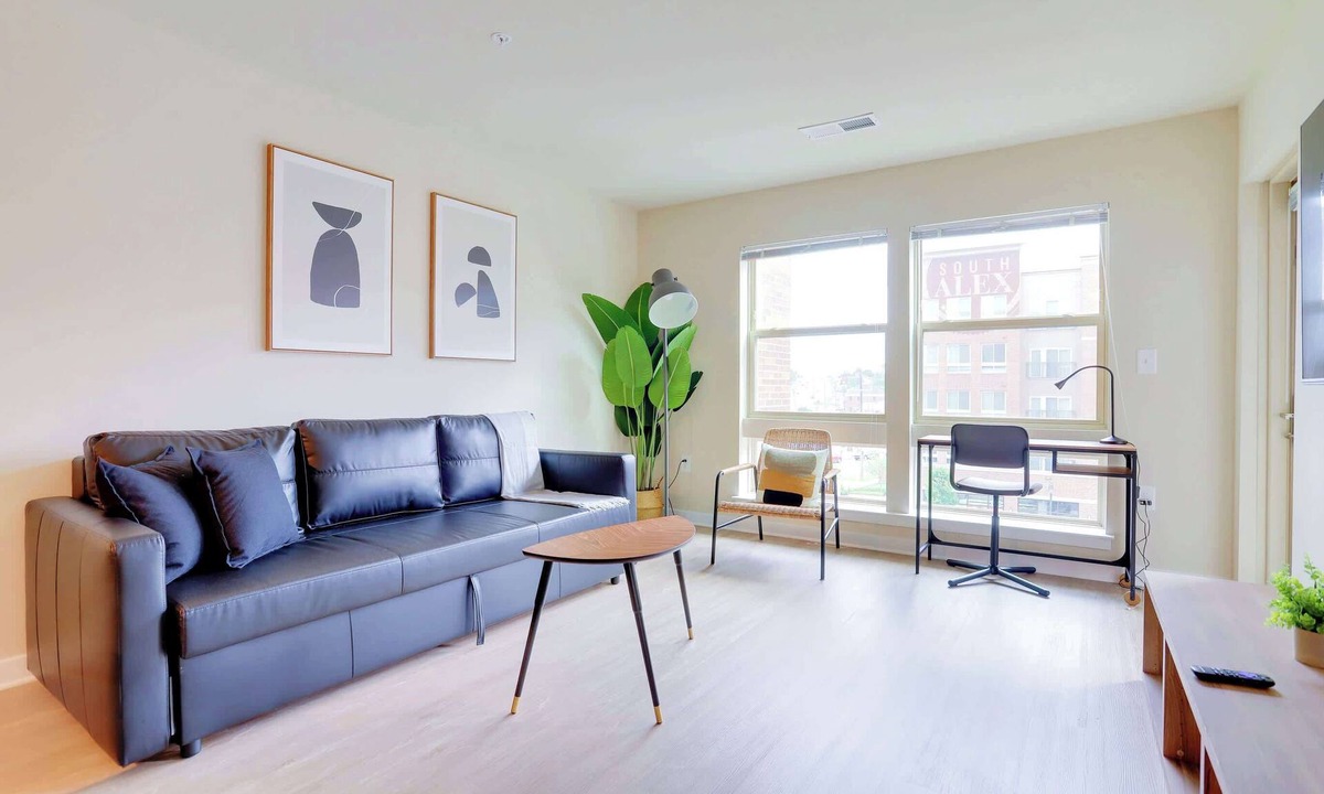 Jefferson Manor Apartment | Modern Apt in a Prime Alexandria Location