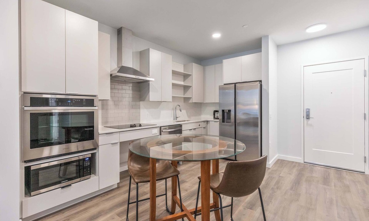 Piety Corner Apartment | Modern Apt with Rooftop and Pool