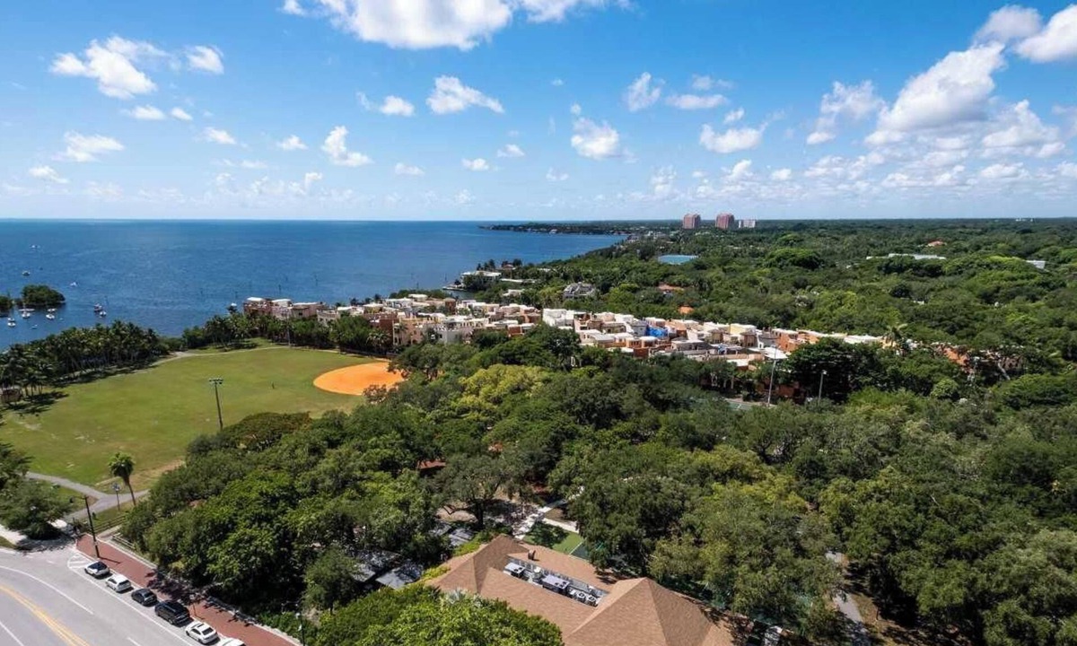 Coconut Grove Apartment | Modern Coconut Grove Stay | Hospital Proximity