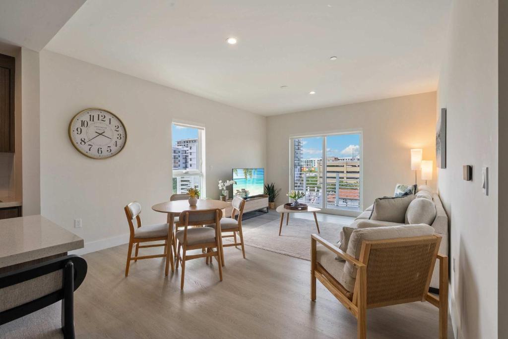 Parkside Apartment | Modern Cozy 2 bedroom FREE Parking & High Speed Wifi