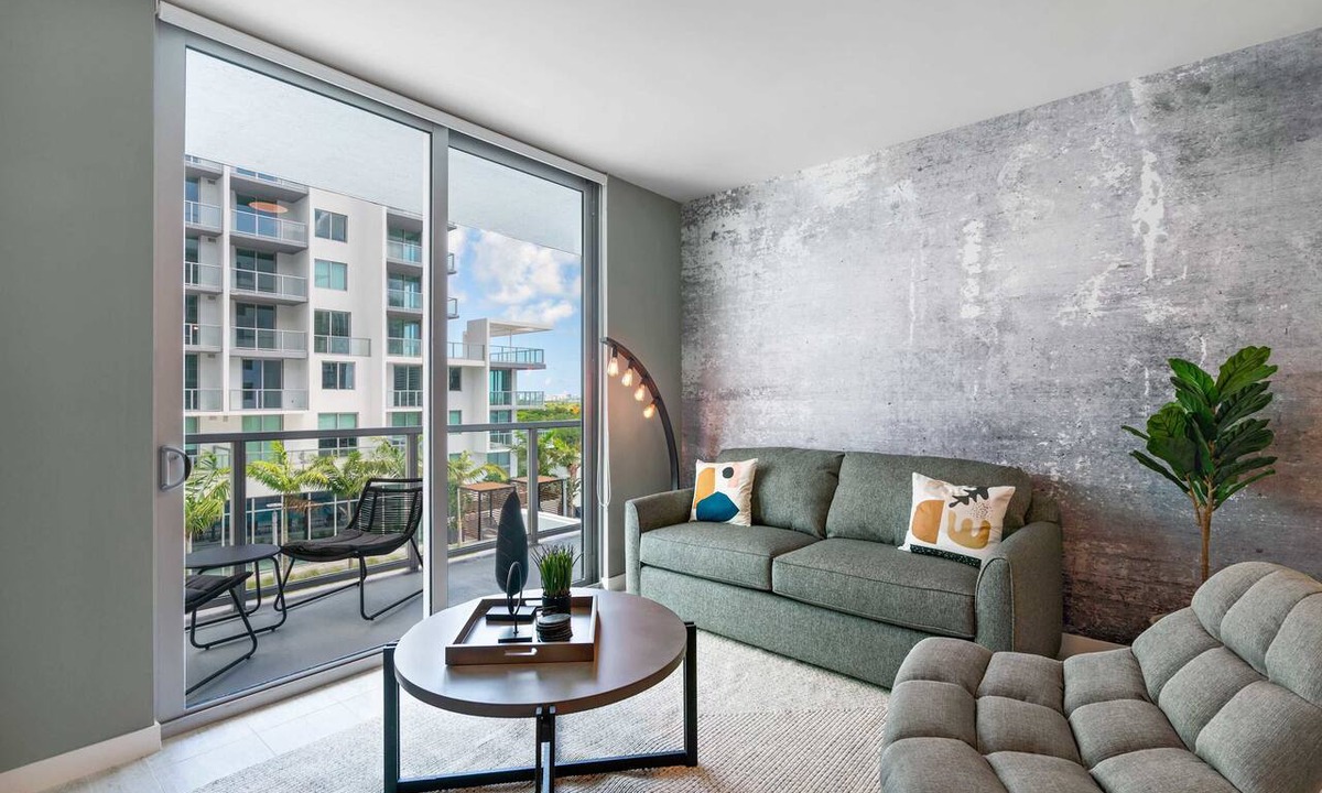 Northeast Miami Condo | Modern Decor W/Bay Views 1 Bdrm Condo