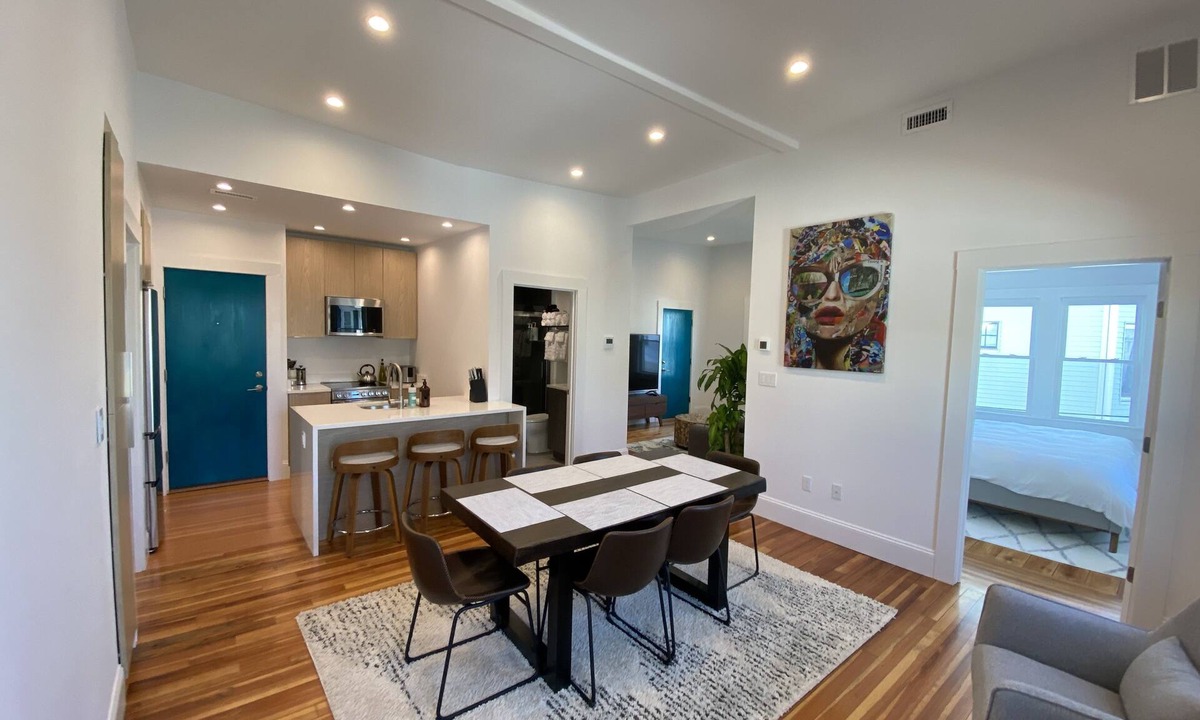 Salem Condo | Modern Downtown Salem 3 Bedroom - Park & Play