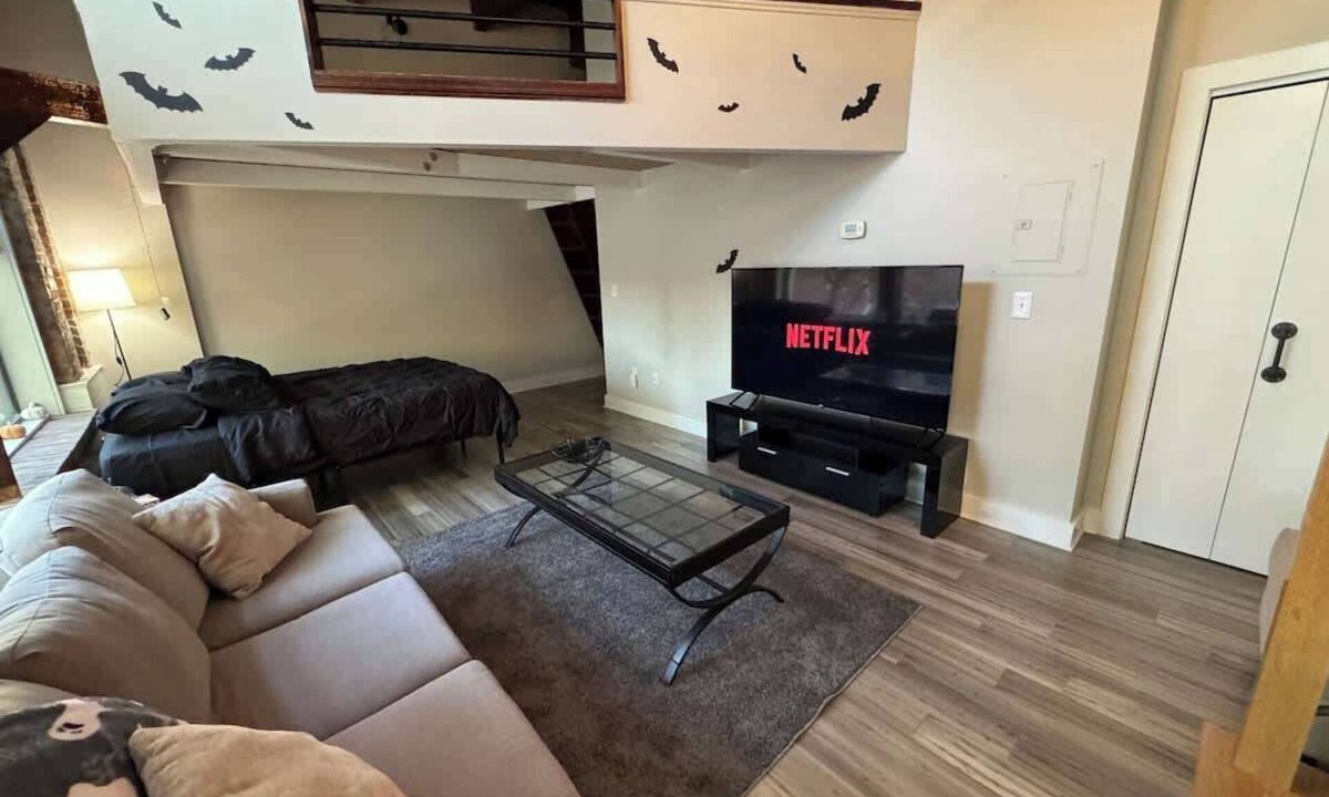 Salem Apartment | Modern Downtown Salem Retreat