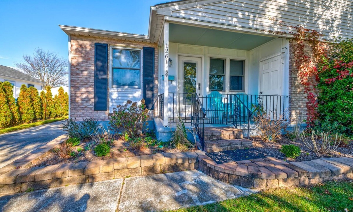 Village Green House | Modern Fenced in Pet Friendly 2BR 1BA Home