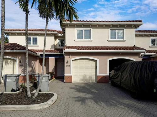 Cypress Point Villa | Modern Gated Townhouse with Heated Pool Access Near Beaches – Pompano Beach, Florida