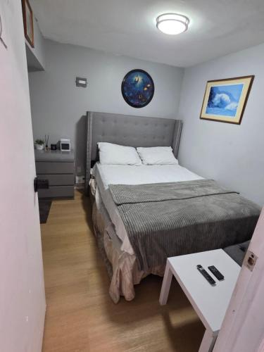Irvington Cabin | Modern ground floor room with Private Bath, 7 mins to the airport and 18 mins to NYC