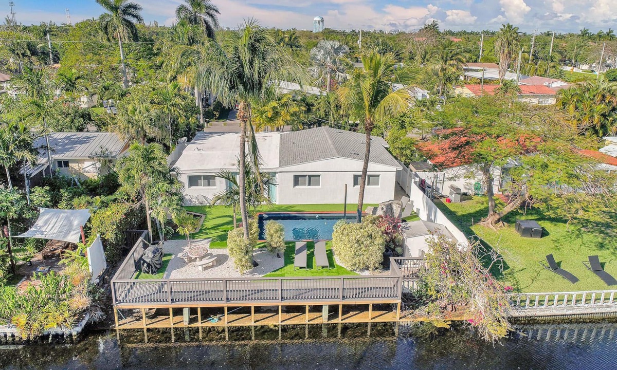 Hollywood Lakes House | Modern home w/heated pool & canal views