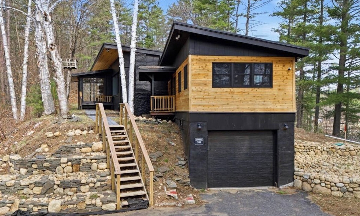 North Creek House | Modern home w/outdoor patio, screened in porch, balcony & peaceful river views