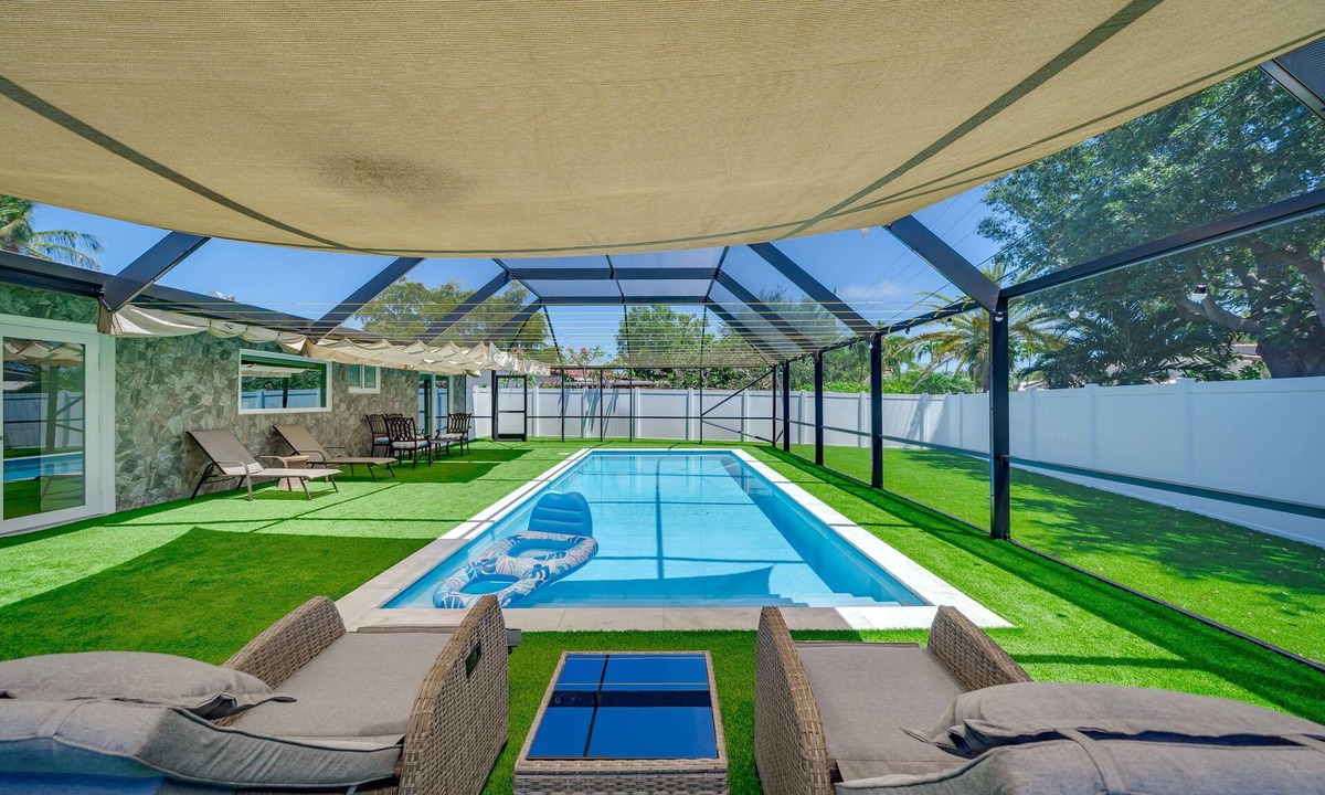 Deerfield Beach House | Modern House Walking to the Beach in the Cove of Deerfield Beach Florida