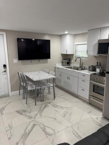 Miami Gardens House | Modern Miami Gardens Stay Near Hard Rock Stadium